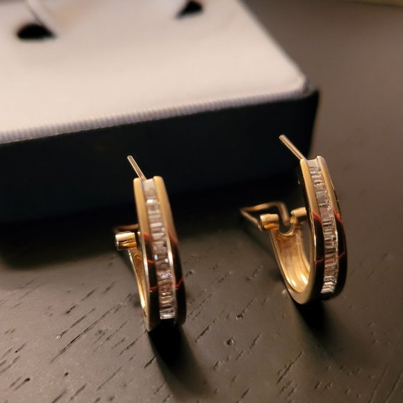 14k Yellow Gold Diamond Earrings. - Picture 2 of 6